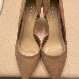 New Size 10 Taupe Suede pumps